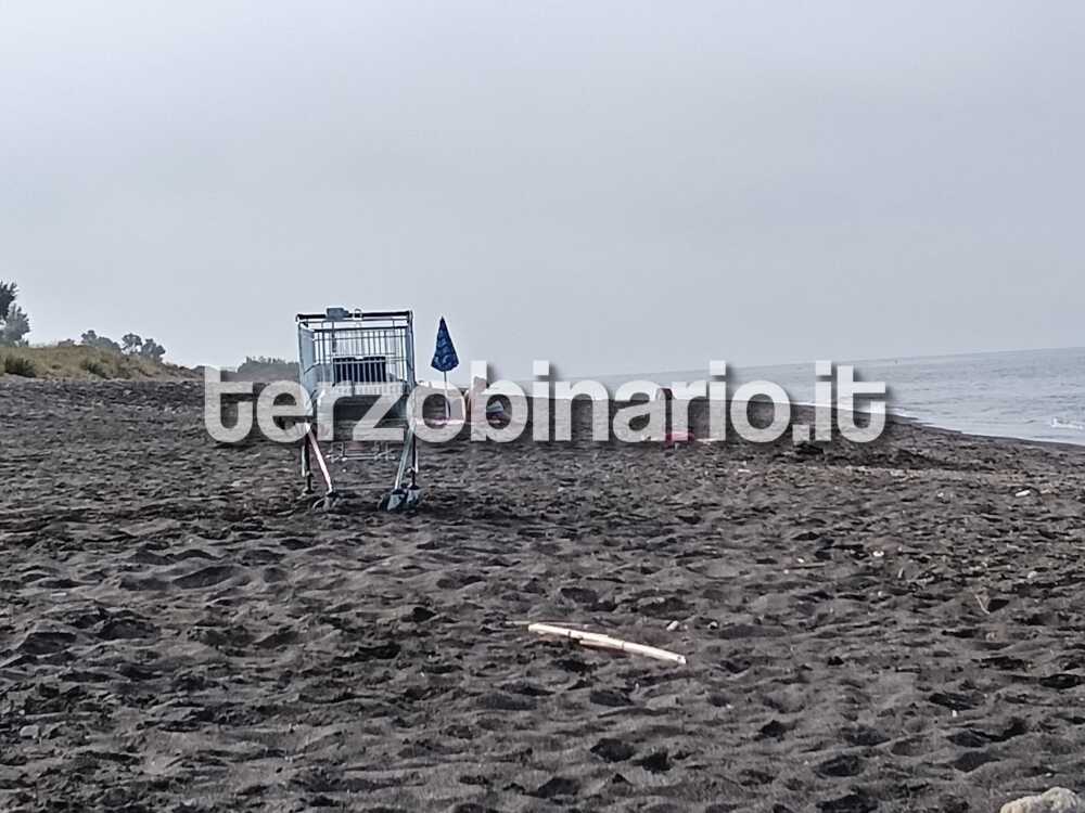 sporcizia immondizia spiaggia ladispoli (11)