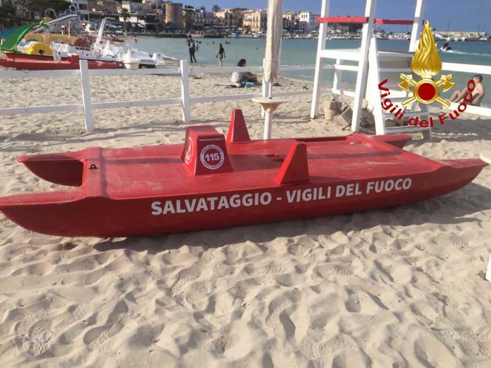 vvf vigili fuoco pompieri mare pattino vvf vigili fuoco pompieri mare pattino