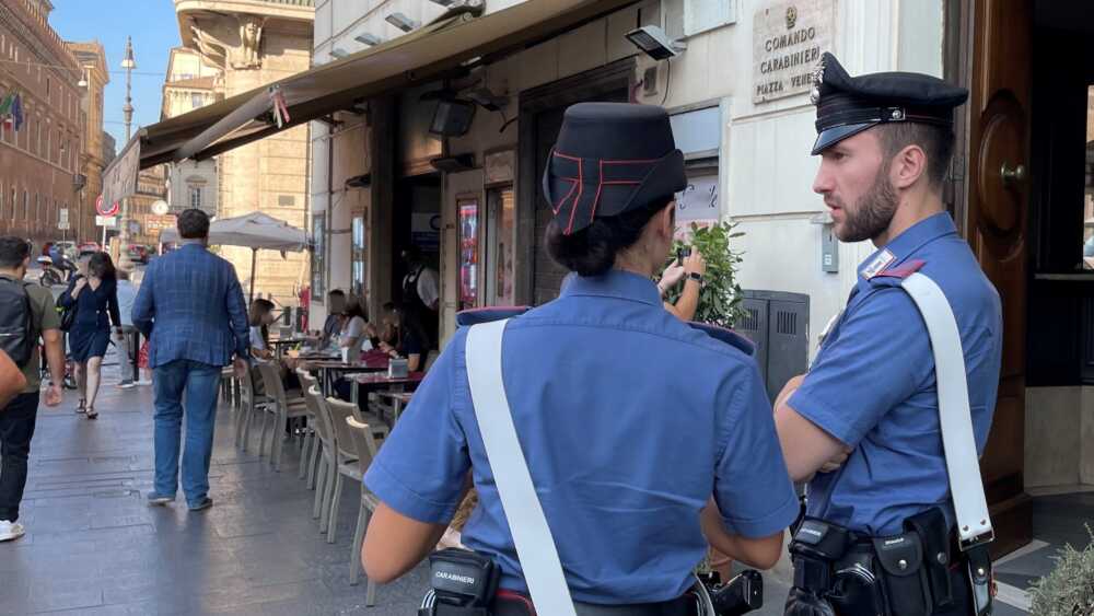 CENTRO - I Carabinieri di Piazza Venezia intervenuti (3)