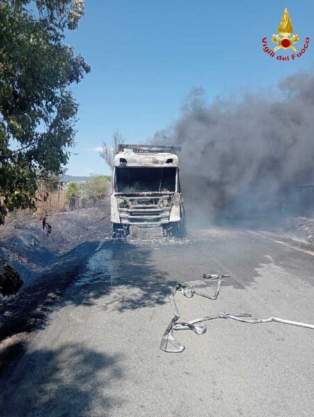 compattatore fiamme vvf vigili fuoco pompieri cerveteri 2
