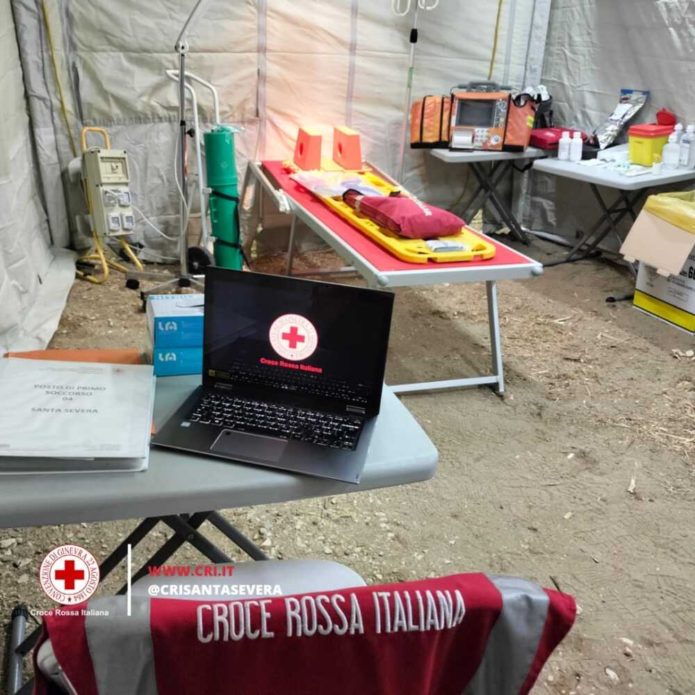 croce rossa spiaggia tenda severa