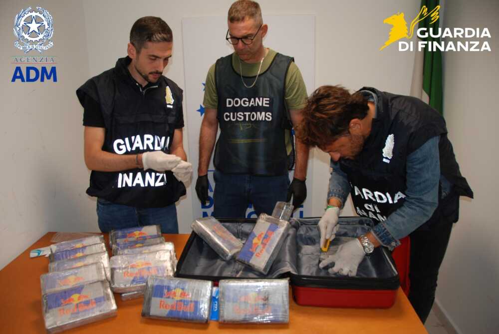 finanza dogane aeroporto fiumicino19 kg cocaina