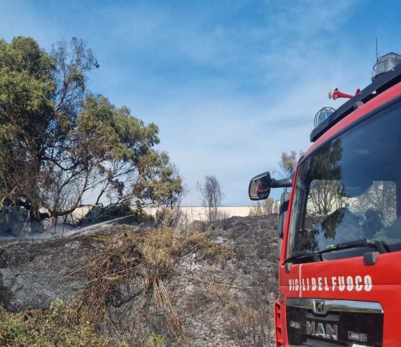 Incendio in zona industriale a Civitavecchia