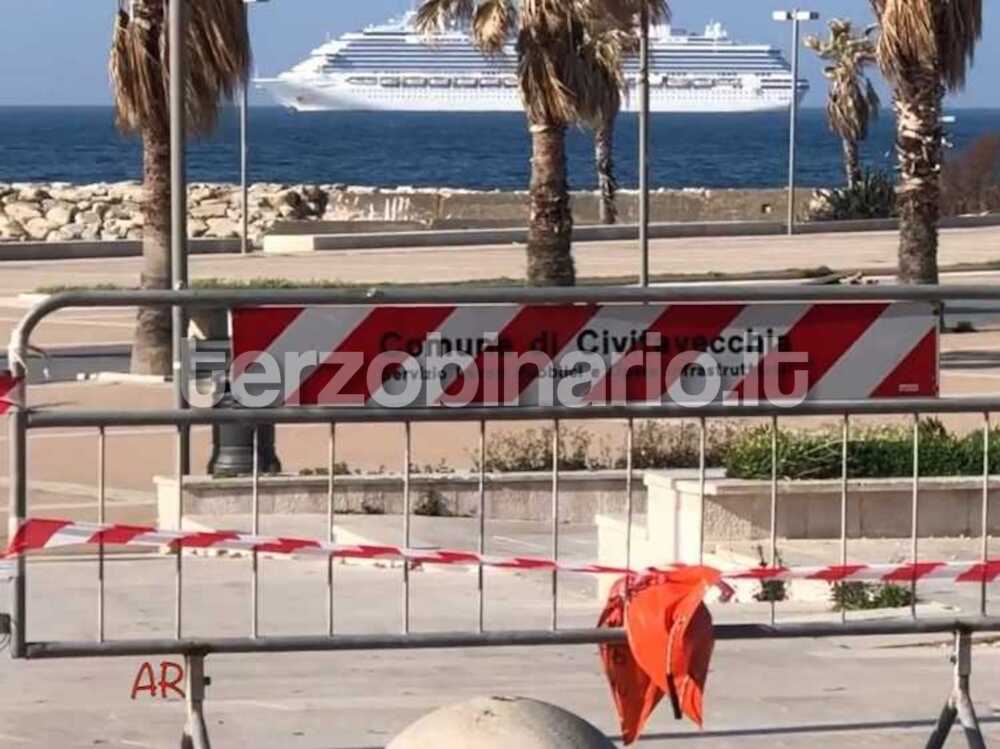 marina-civitavecchia-chiusa-transenna-11 transenna-marina-civitavecchia 1