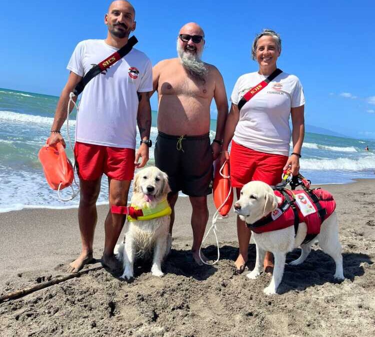 Trascinato dalla corrente, le cagnolone del Sic Maia e Panna lo salvano a Pescia Romana