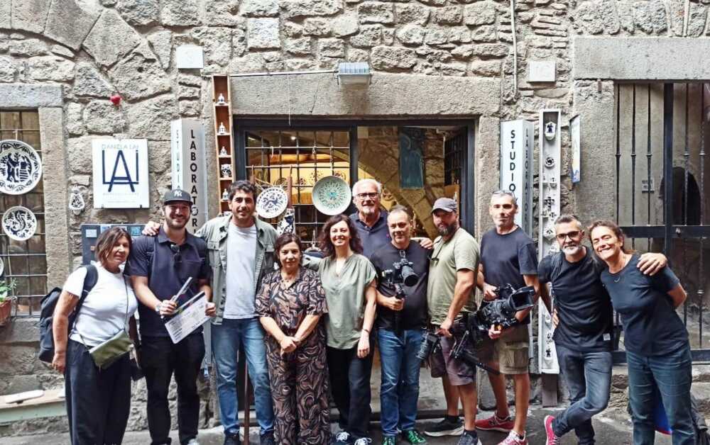 La troupe di Linea Verde alla Bottega d'arte. Il terzo da sinistra è Fabio Gallo, uno dei conduttori, quindi Daniela Lai e Arianna Moncini