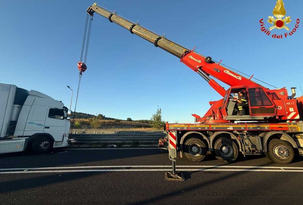 Incidente sull’Aurelia Bis, tir fuori strada soccorso dai pompieri