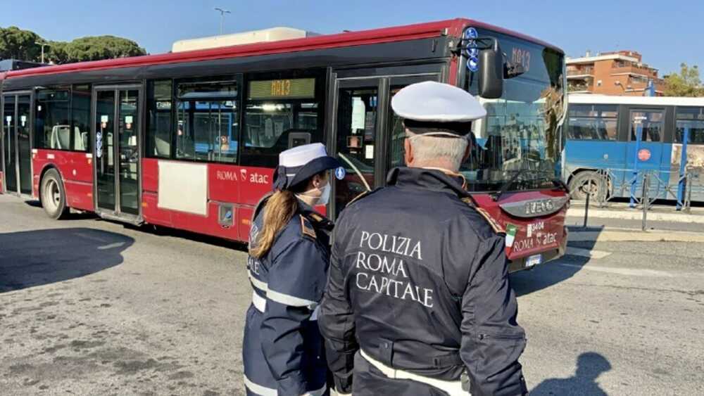 Controllore Atac aggredito sull’81 al Pigneto, Roma Capitale ferma uno spagnolo 21enne