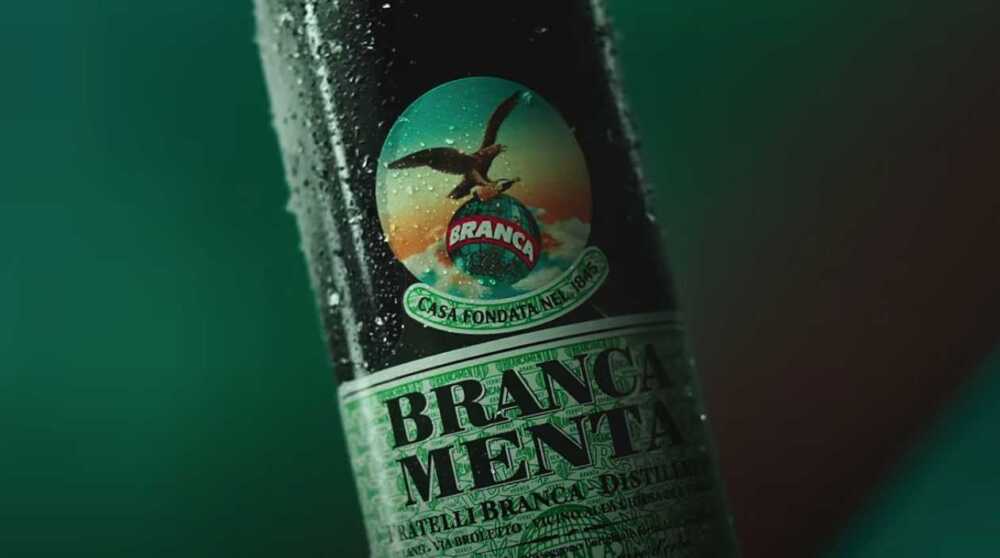 Brancamenta, l’amaro alla menta che ha inventato la bevuta ghiacciata Brancamenta, l’amaro alla menta che ha inventato la bevuta ghiacciata