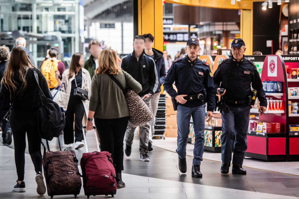 Derubano viaggiatori all’aeroporto di Fiumicino, tre fermi della Polizia