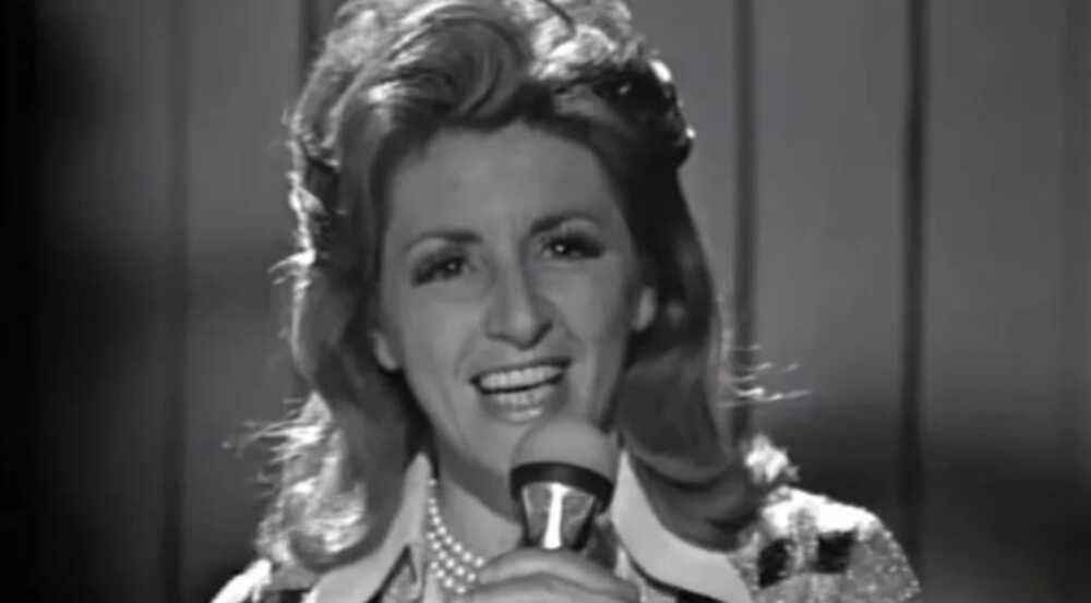 “La Voce – Omaggio a Nora Orlandi”, al Traiano di Civitavecchia lo spettacolo della Adamo