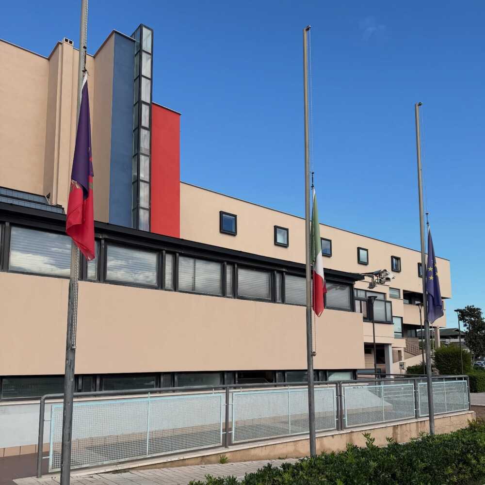 bandiere lutto ladispoli bandiere lutto ladispoli