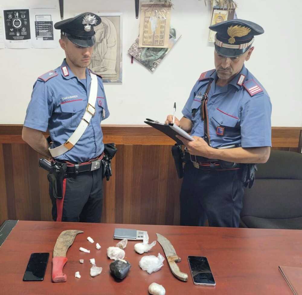 carabinieri allumiere spaccio boschi droga armi carabinieri allumiere spaccio boschi droga armi