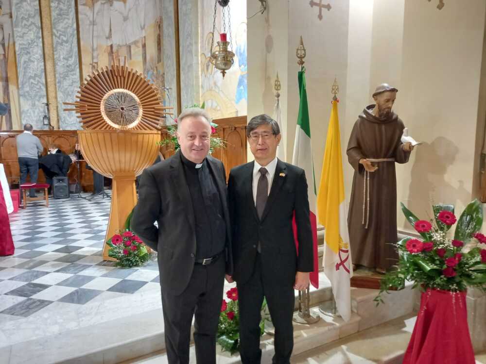 don giovanni demeterca chiesa martiri giapponesi con l'ambasciatore Chiba
