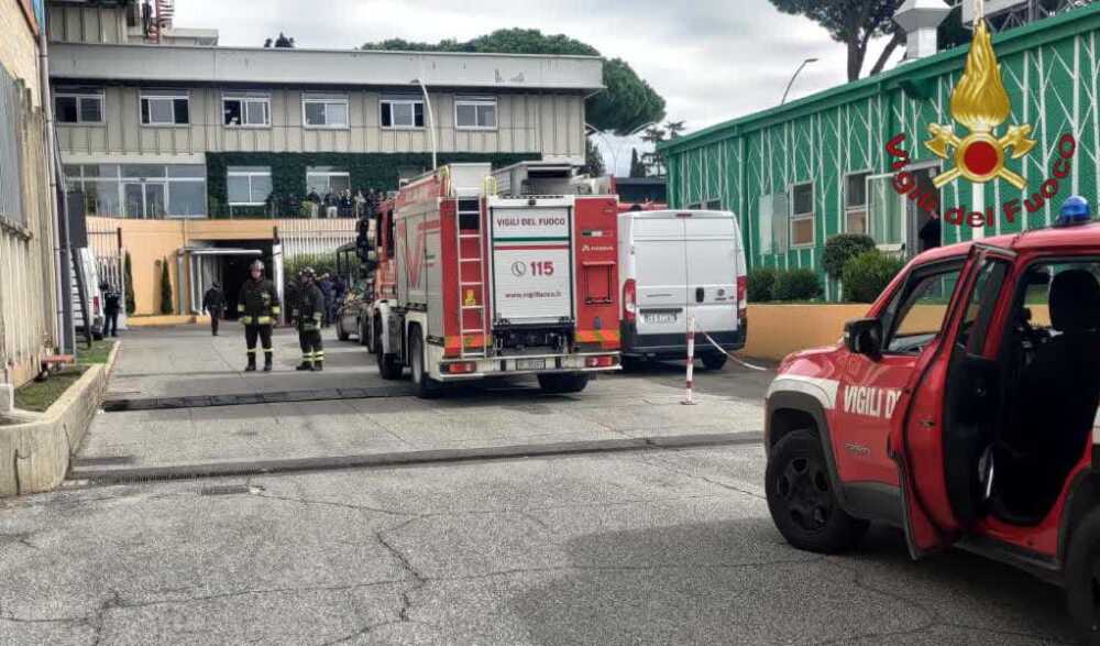 Incidente sul lavoro sulla Tiburtina: morto schiacciato un operaio, gravissimo un altro