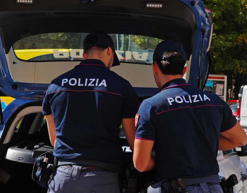 polizia spalle