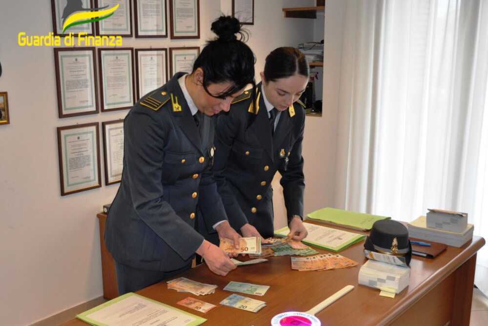sequestro-denaro-guardia-finanza-soldi 3 sequestro-denaro-guardia-finanza-soldi 3