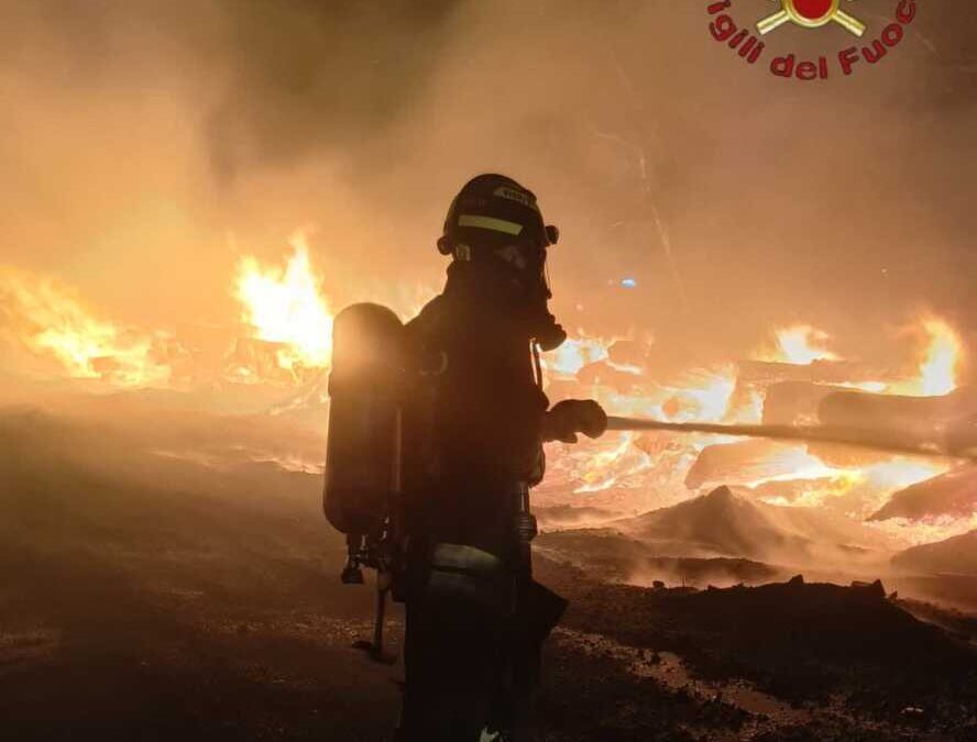 Fiamme alle Castelline di Santa Marinella, pompieri e Prociv le bloccano