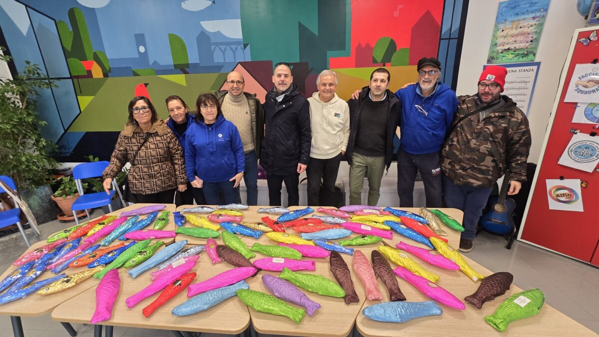 La consegna dei pesci di Sant'Andrea all'Emporio solidale cna