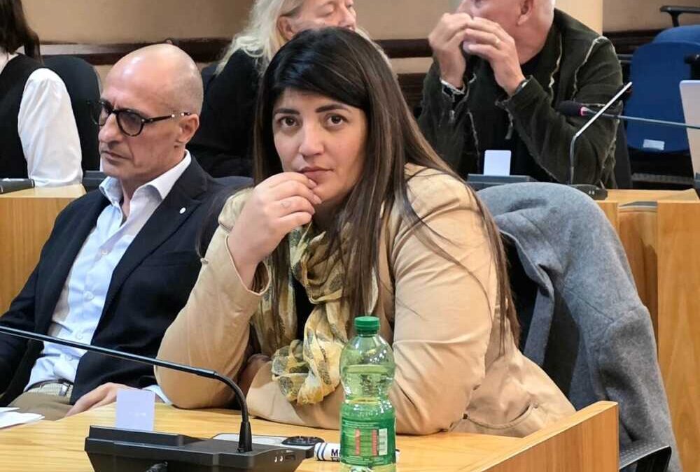 “Al consiglio di Ladispoli voltafaccia di Grando, figuraccia della Asciutto e ‘grugniti’ dell’assessore al commercio”