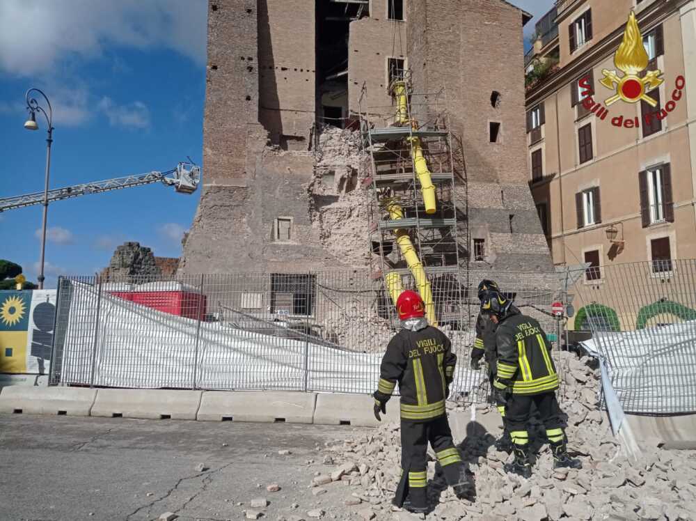 crollo largo ricci roma vvf vigili fuoco pompieri (2)