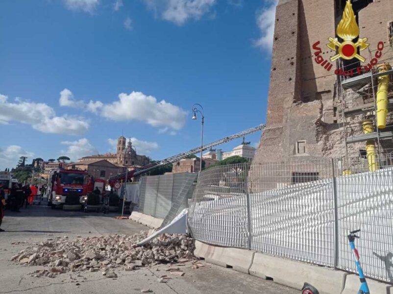 crollo largo ricci roma vvf vigili fuoco pompieri (2)