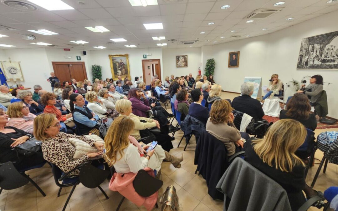 Libri a Civitavecchia, sala gremita per la presentazione de “La ragazza di Savannah”