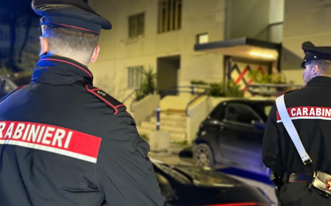 Maltrattano i genitori, arrestati due romani
