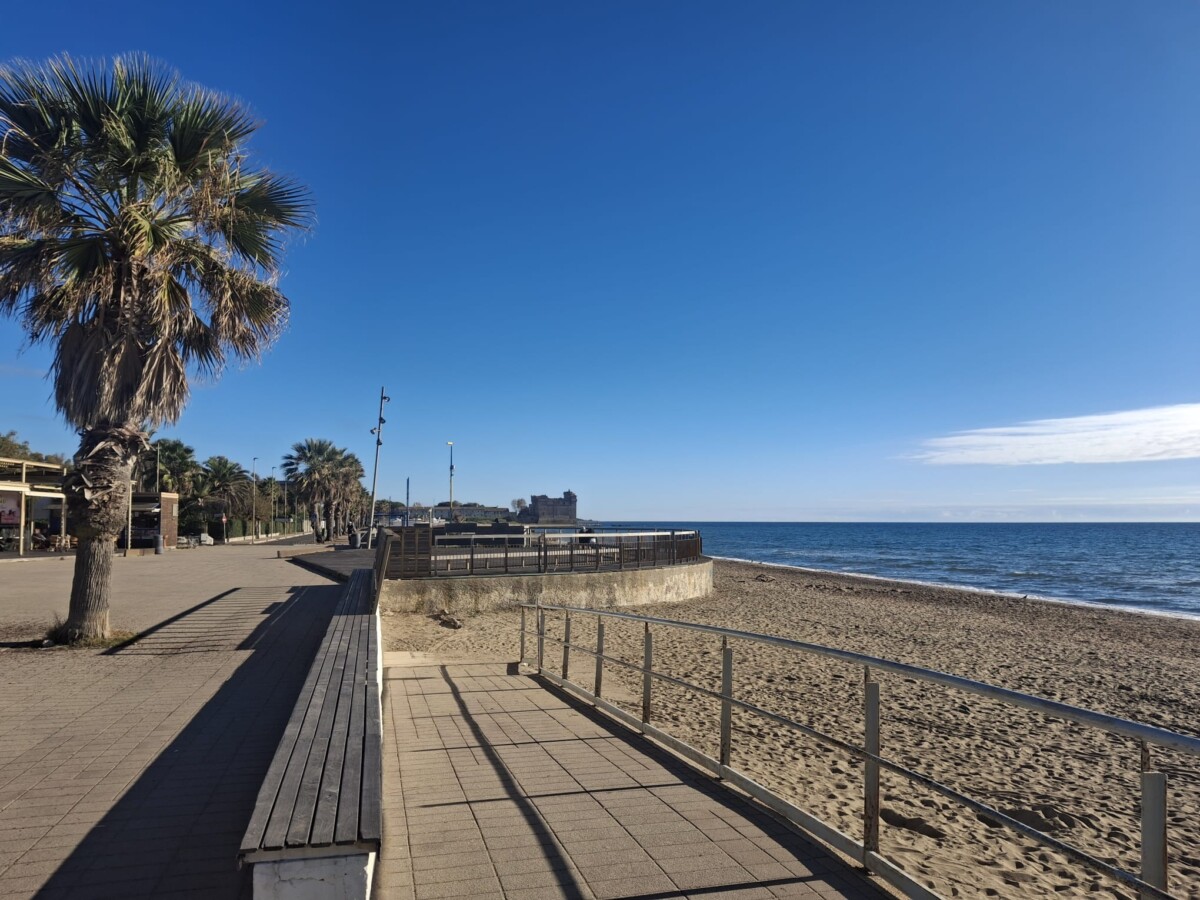 spiaggia castello passeggiata santa severa (2) spiaggia castello passeggiata santa severa (2)