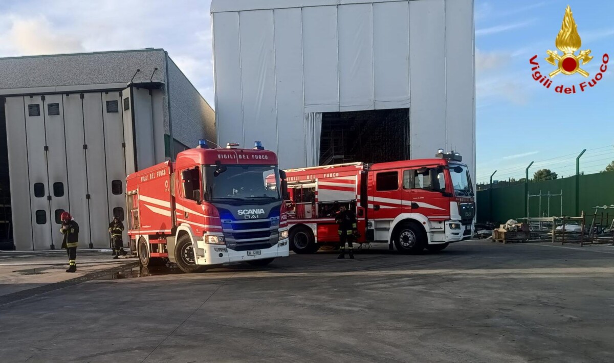 vvf vigili fuoco pompieri porto civitavecchia bombola 2 vvf vigili fuoco pompieri porto civitavecchia bombola 1
