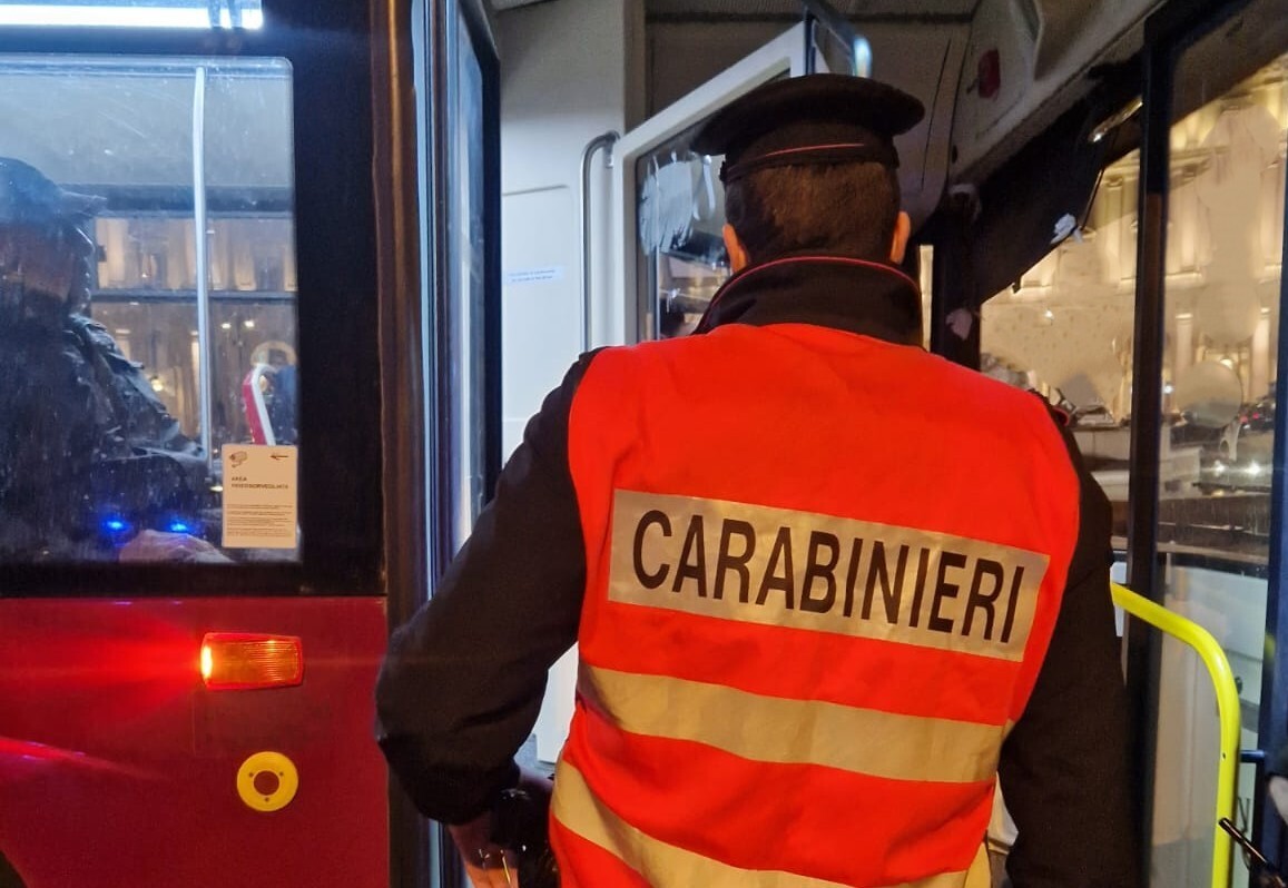 Carabinieri bus atac