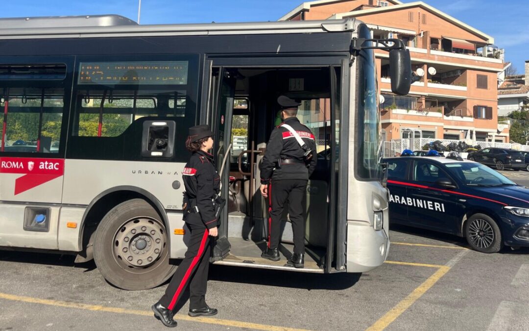 Sul bus Atac con pistola e coltello, arrestato dai Carabinieri ad Anagnina