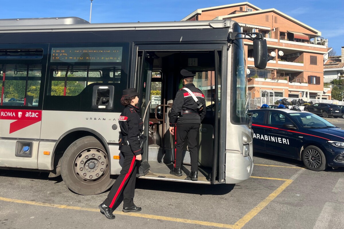 bus atac Carabinieri intervenuti bus atac Carabinieri intervenuti