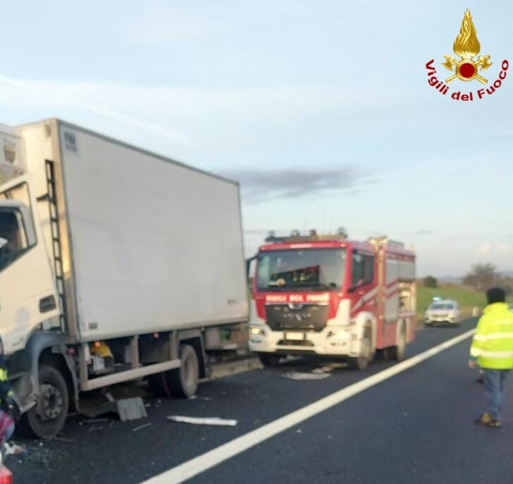 vvf vigili fuoco pompieri camion a12 guard rail
