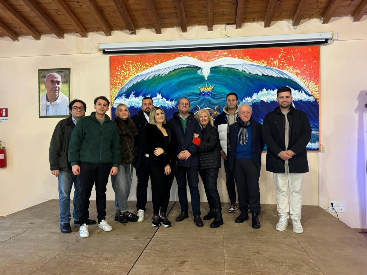 azzurro donna civitavecchia