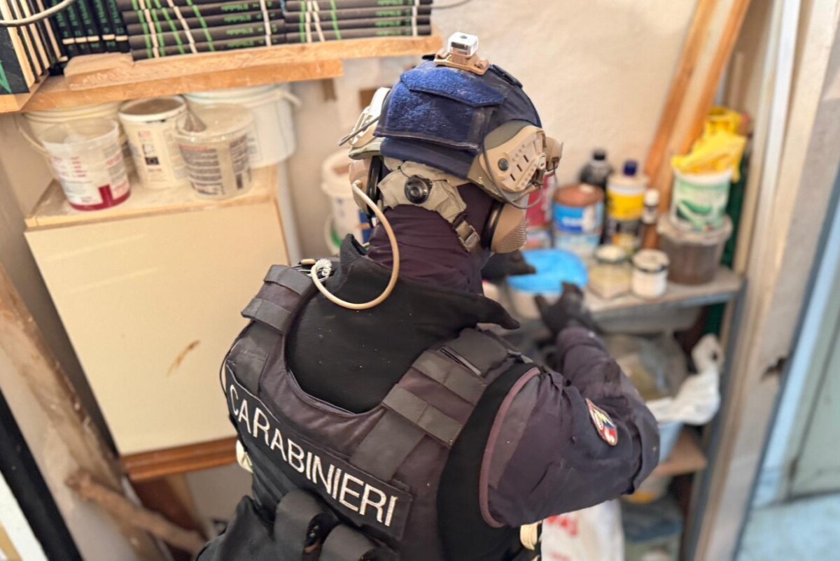 OSTIA – Le operazioni dei Carabinieri perquisizione OSTIA - Le operazioni dei Carabinieri perquisizione