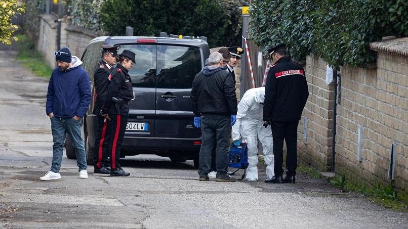 anguillara Carabinieri durante il sopralluogo nell’abitazione di Federica Torzullo anguillara Carabinieri durante il sopralluogo nell'abitazione di Federica Torzullo