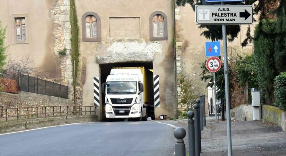 arco monte romano tir camion arco monte romano tir camion