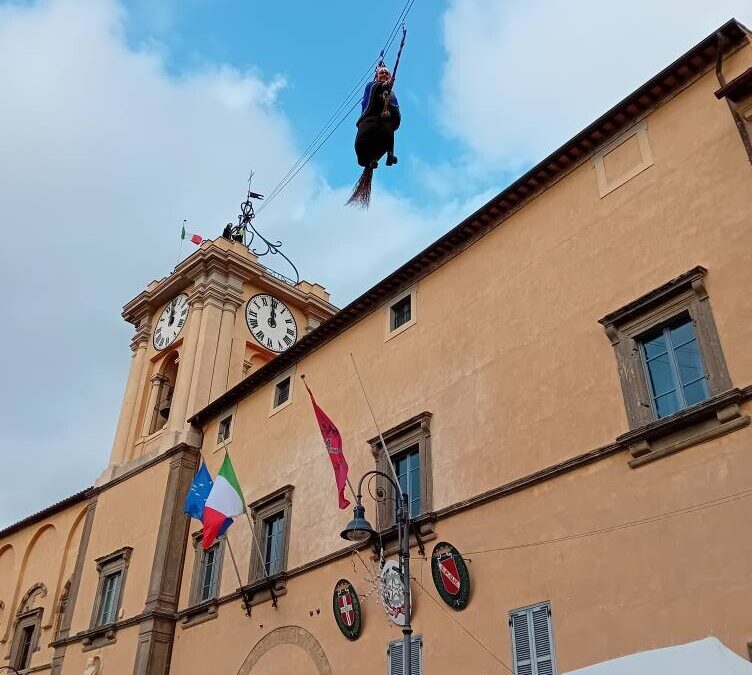 Tarquinia festeggia l’Epifania con “Corri per la Befana” e la Befana dei Vigili del Fuoco