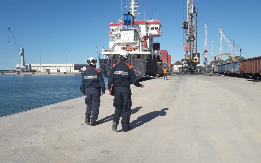 Due mercantili fermati dalla Guardia Costiera a Civitavecchia