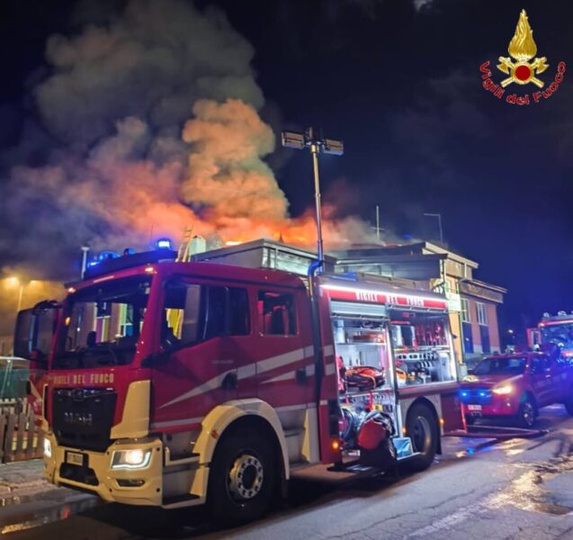 incendio tetto università agraria manziana vvf vigili fuoco pompieri