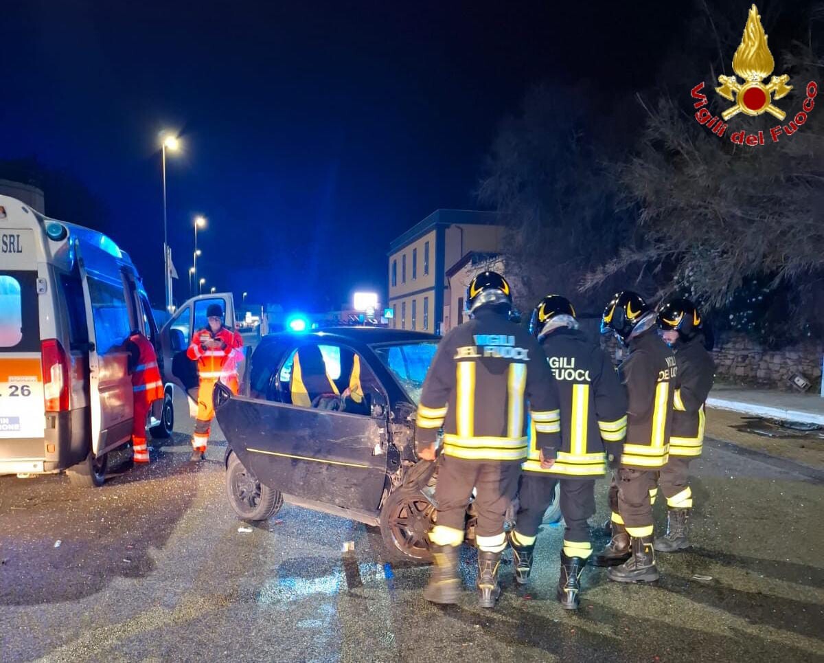 incidente aurelia nord cimitero civitavecchia vvf vigili fuoco pompieri ambulanza 1