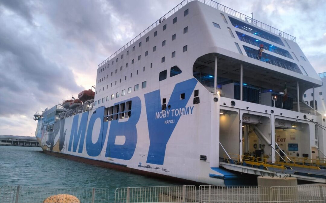 La Moby urta la banchina durante l’ormeggio a Civitavecchia, la Guardia costiera: nessun ferito, passeggeri riprotetti