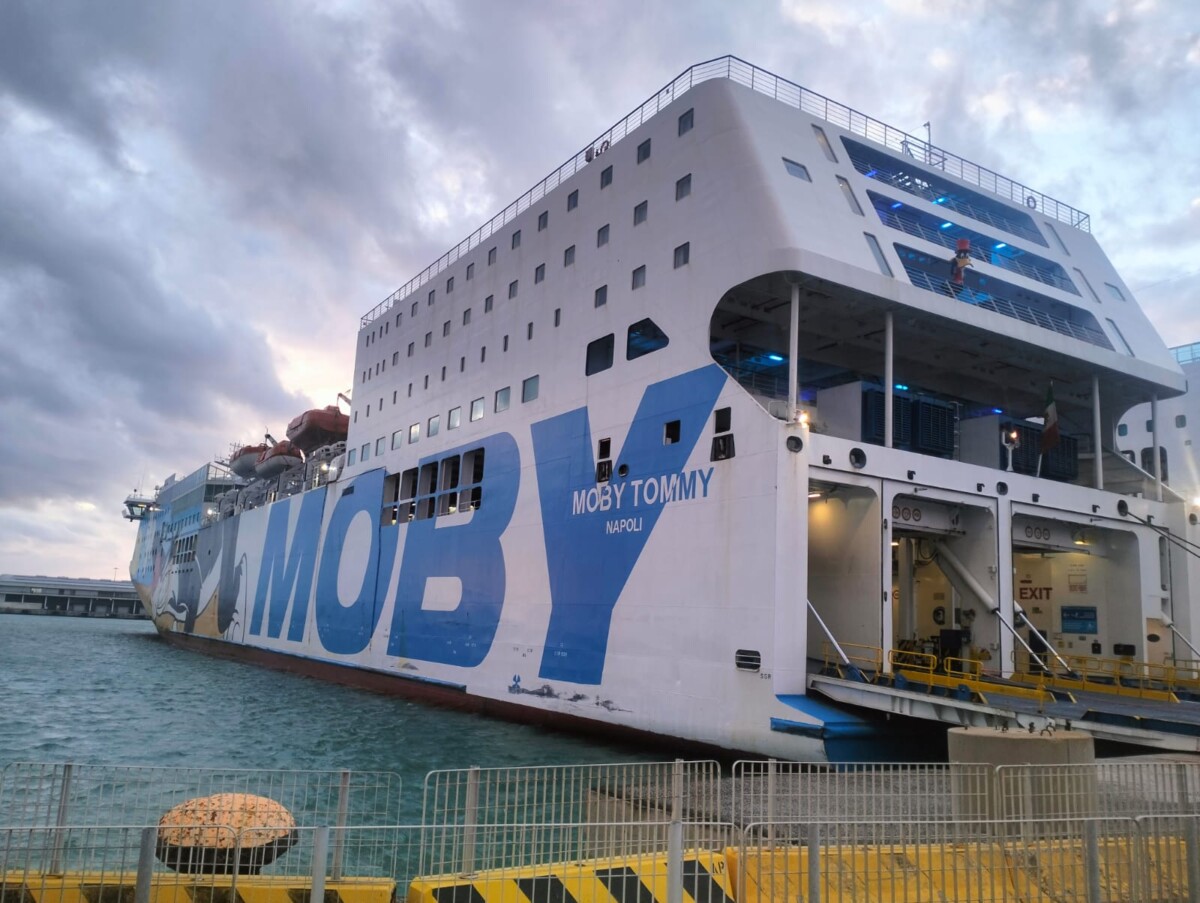 nave moby civitavecchia incidente porto