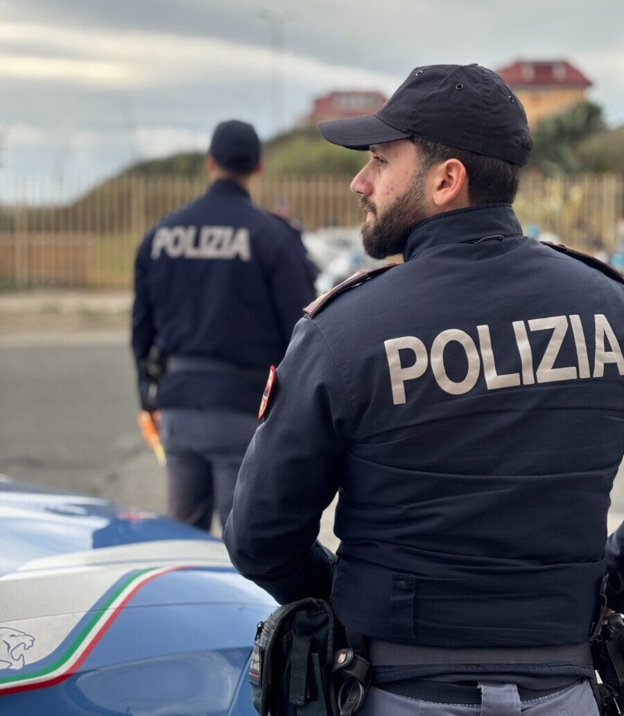 polizia spalle 1 polizia spalle