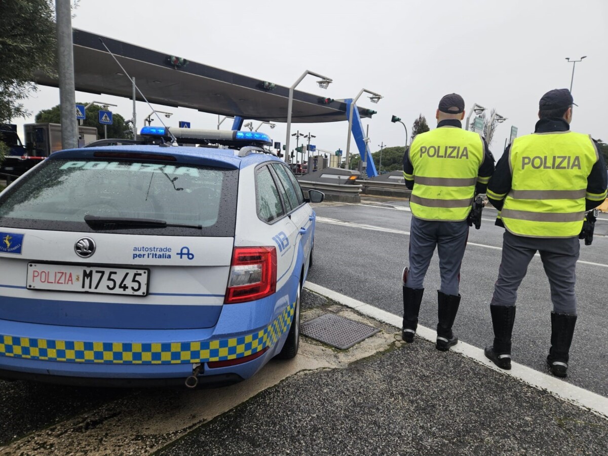 polizia stradale polstrada a1 bastoni laziali (1) polizia stradale polstrada a1 bastoni laziali (1)