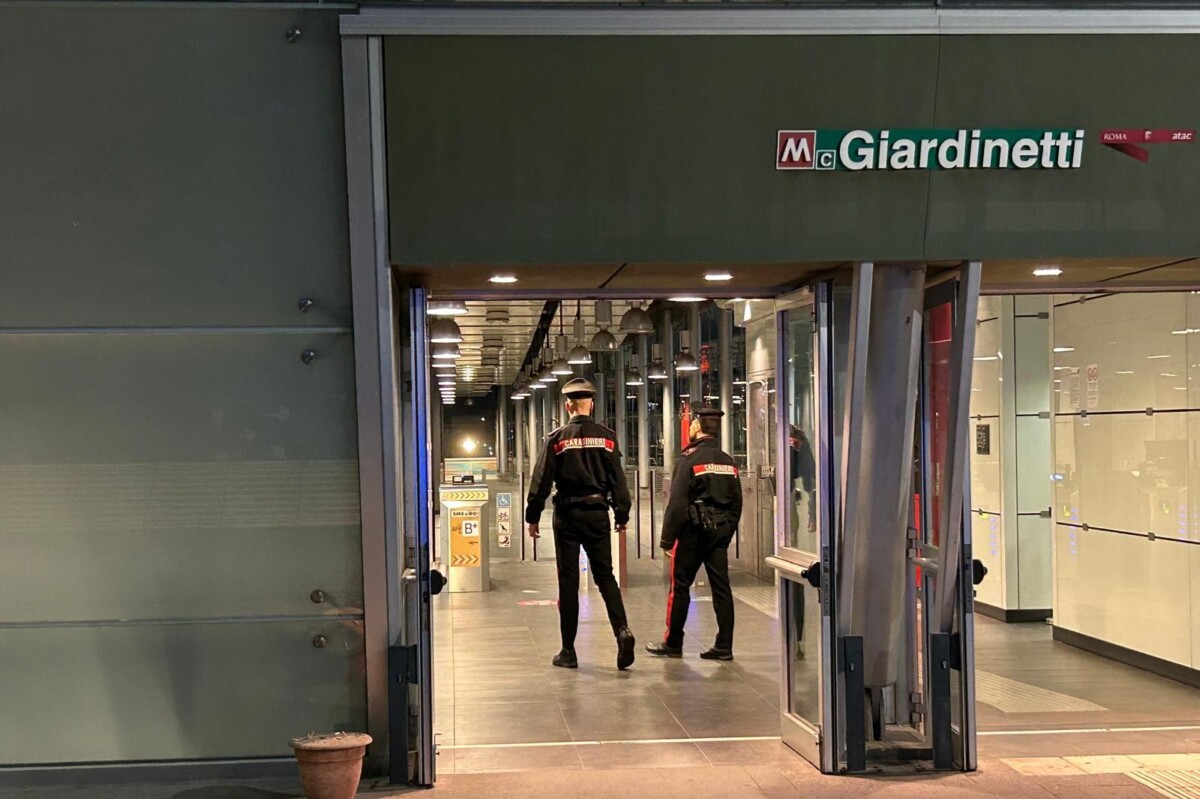 FRASCATI - Controlli dei Carabinieri lungo la tratta della metro C (5)