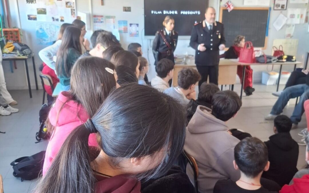 Carabinieri di Civitavecchia in cattedra al Comprensivo via XVI Settembre: si parla di bullismo e droga