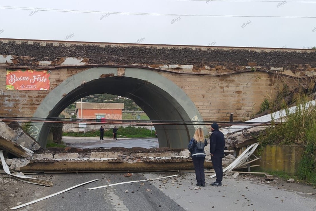 crollo ponte ferrovia santa marinella 1