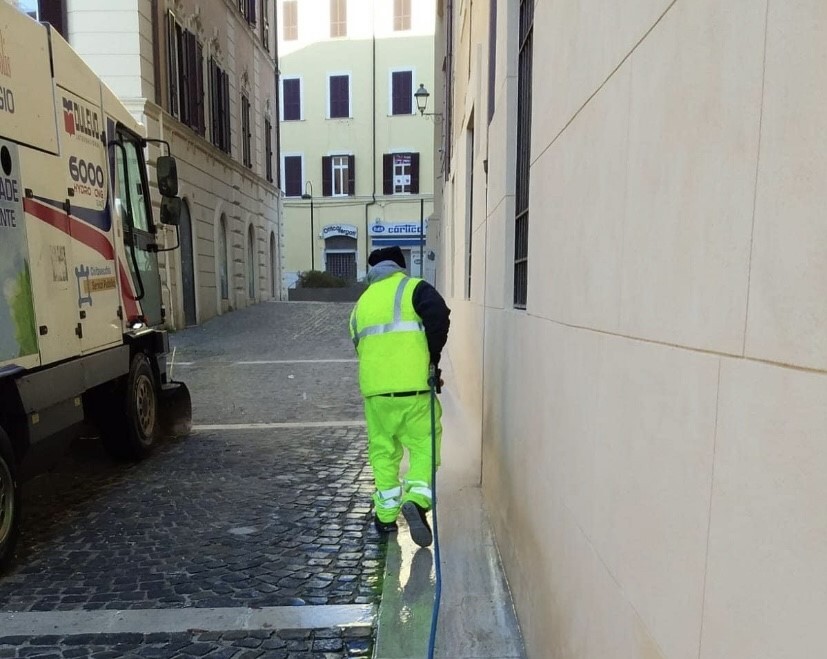 Pulizia straordinaria nel centro di Civitavecchia